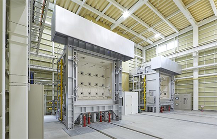 Large-scale fire resistance performance test furnace