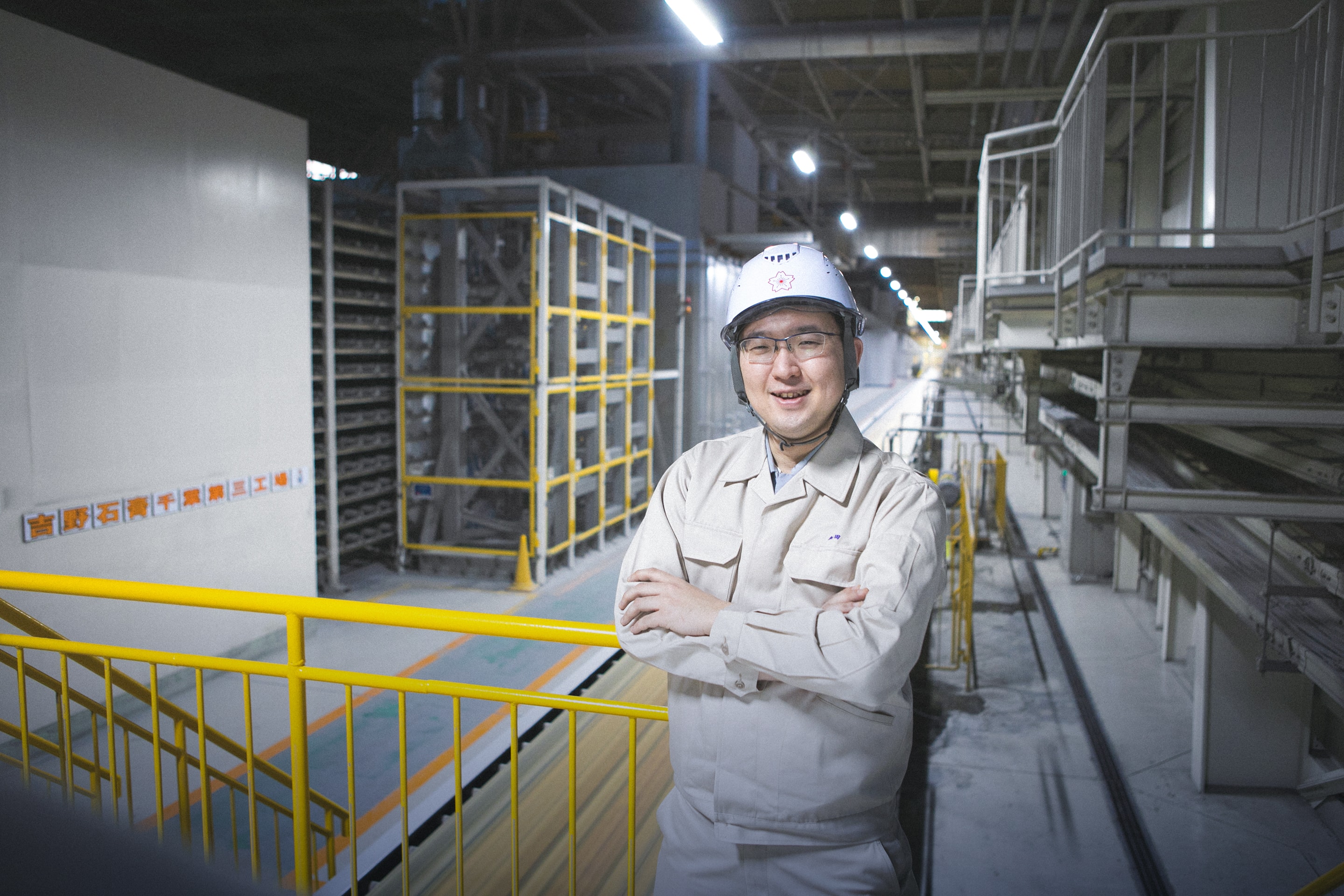 最新設備を備える千葉第三工場の巨大な生産ラインを支える